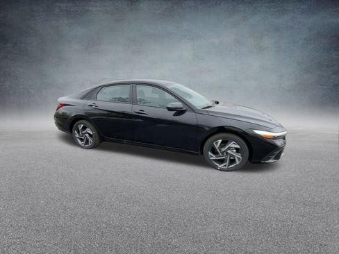 Certified 2025 Hyundai Elantra Sport image 27