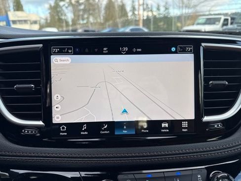 New 2026 Chrysler Pacifica Pinnacle image 24