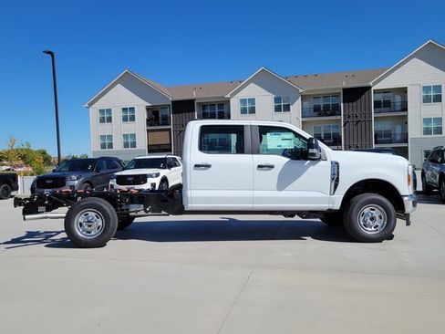 New 2026 Ford F250 XL w/ XL Chrome Package image 2
