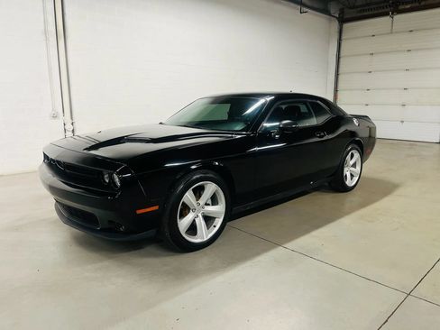 Used 2016 Dodge Challenger SXT Plus RWD image 2