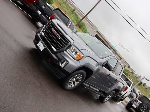 Used 2022 GMC Canyon AT4 w/ Trailering Package AWD/4WD image 3