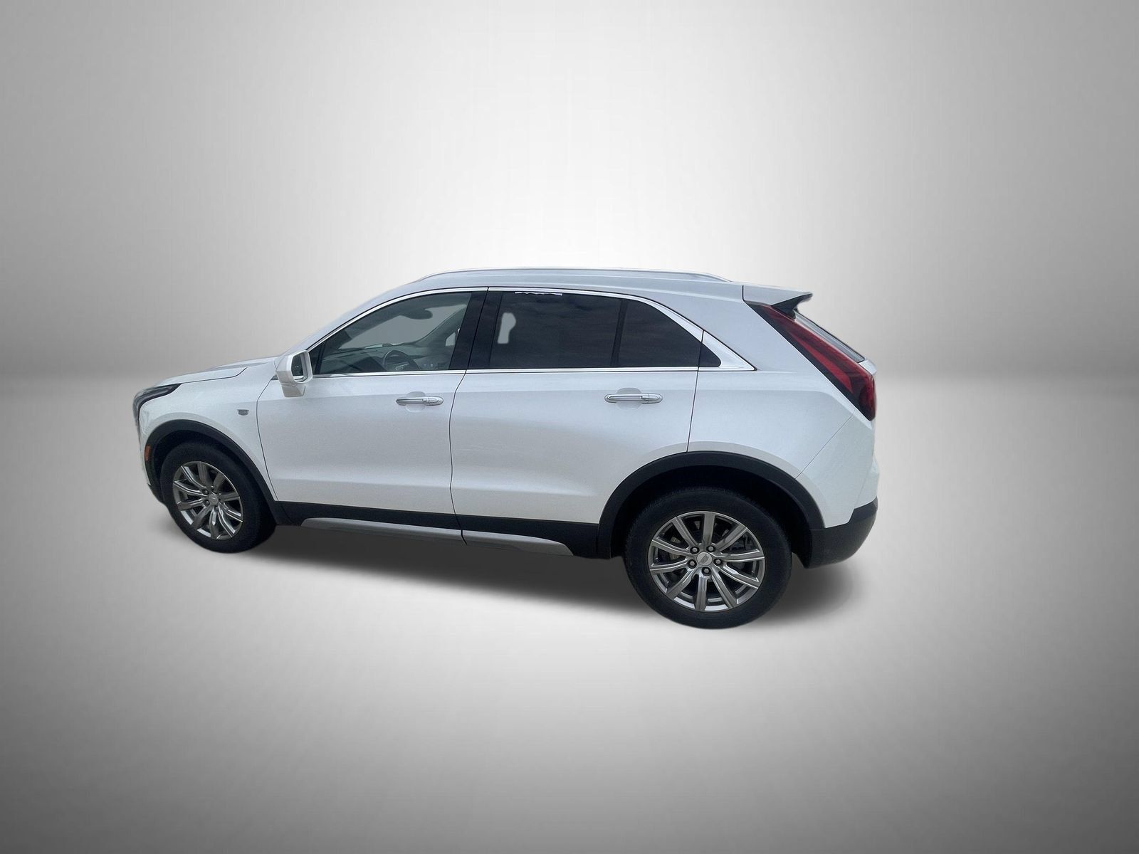 Used 2019 Cadillac XT4 Premium Luxury w/ Cold Weather Package FWD image 6