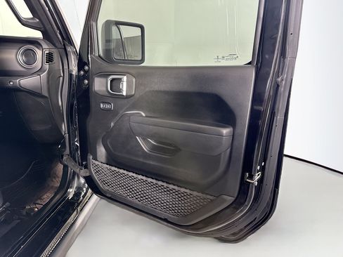 Used 2022 Jeep Wrangler Unlimited Rubicon 4xe AWD/4WD image 30