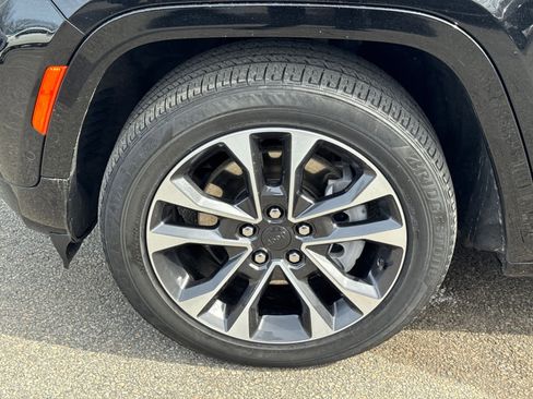 Used 2023 Jeep Grand Cherokee L Overland w/ Luxury Tech Group IV image 10