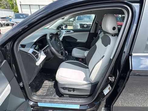 New 2026 Volkswagen Taos SE FWD image 13