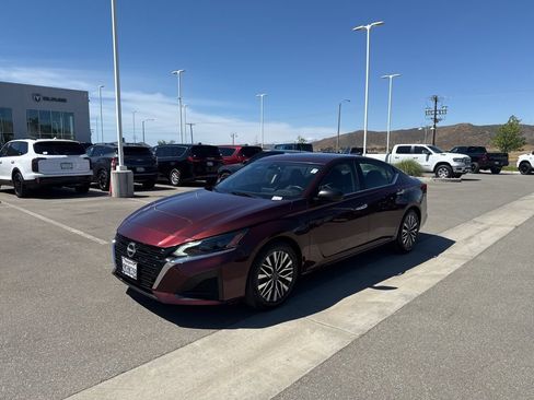 Used 2024 Nissan Altima 2.5 SV FWD image 4