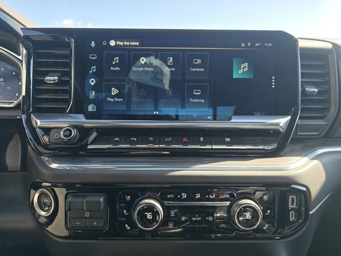 Used 2023 Chevrolet Silverado 1500 High Country w/ Technology Package AWD/4WD image 28