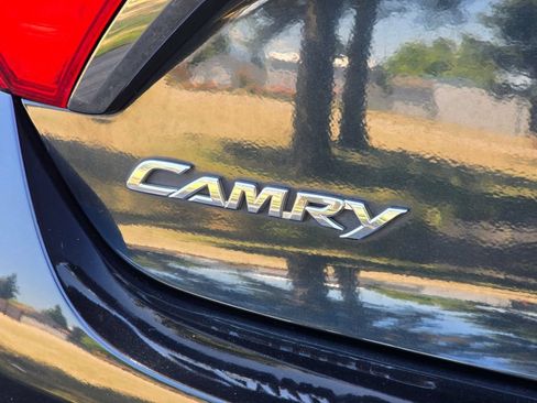 Used 2016 Toyota Camry SE w/ Moonroof Package FWD image 13