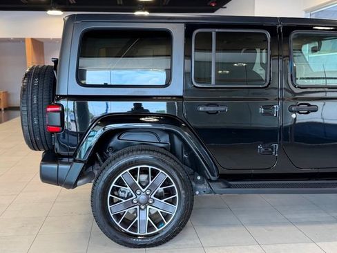 Used 2023 Jeep Wrangler Unlimited Sahara AWD/4WD image 18