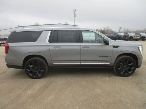 New 2026 GMC Yukon XL Denali w/ Denali Reserve Package image 3