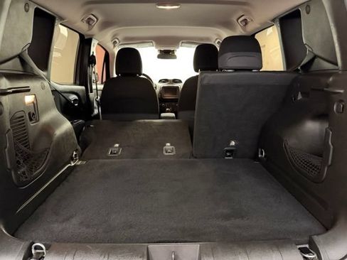 Used 2018 Jeep Renegade Latitude FWD image 29