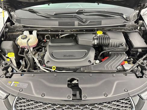 Used 2024 Chrysler Pacifica Touring-L image 14