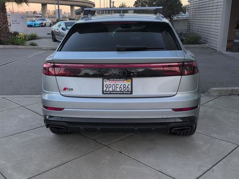 Used 2024 Audi Q8 Prestige w/ Prestige Package image 7