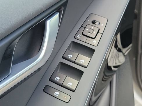 Used 2025 Kia Niro EX FWD image 19