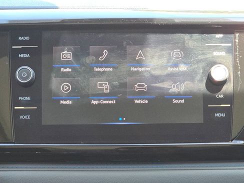 Used 2024 Volkswagen Taos SE FWD image 18