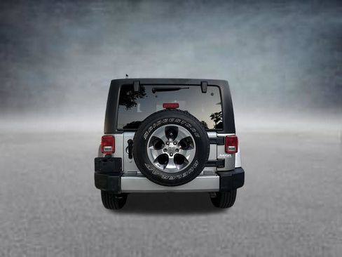 Used 2016 Jeep Wrangler Sahara w/ Connectivity Group AWD/4WD image 6