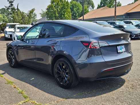 Used 2023 Tesla Model Y Long Range AWD/4WD image 3