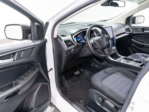 Used 2021 Ford Edge SE image 12