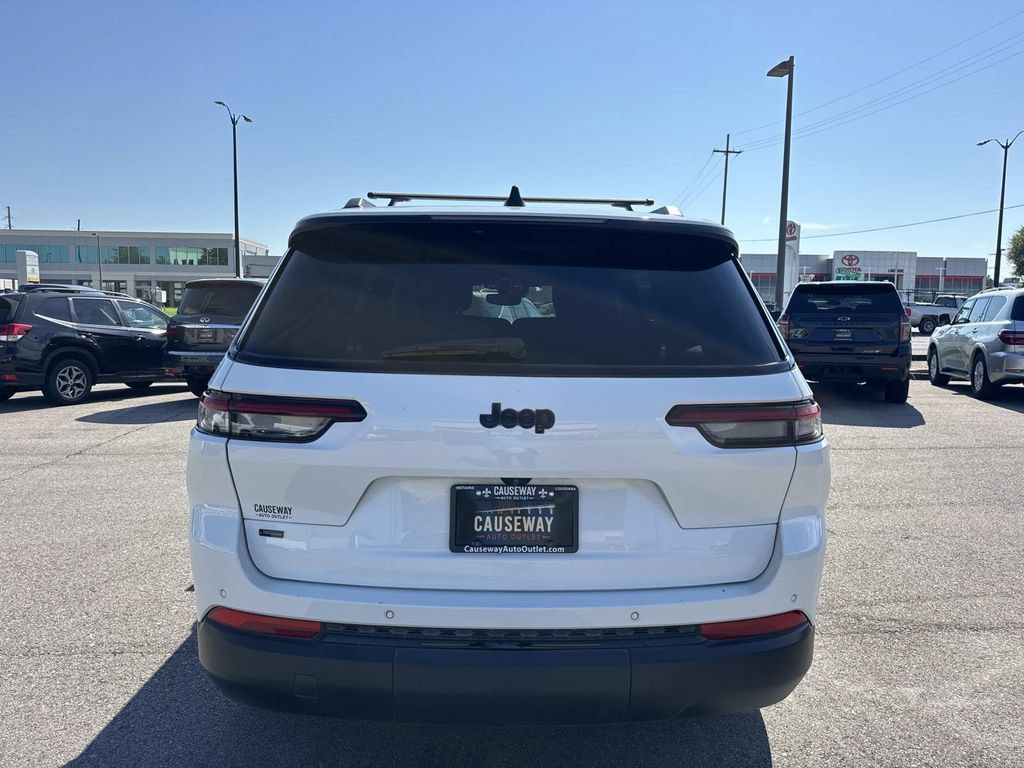 Used 2022 Jeep Grand Cherokee L Laredo RWD image 6
