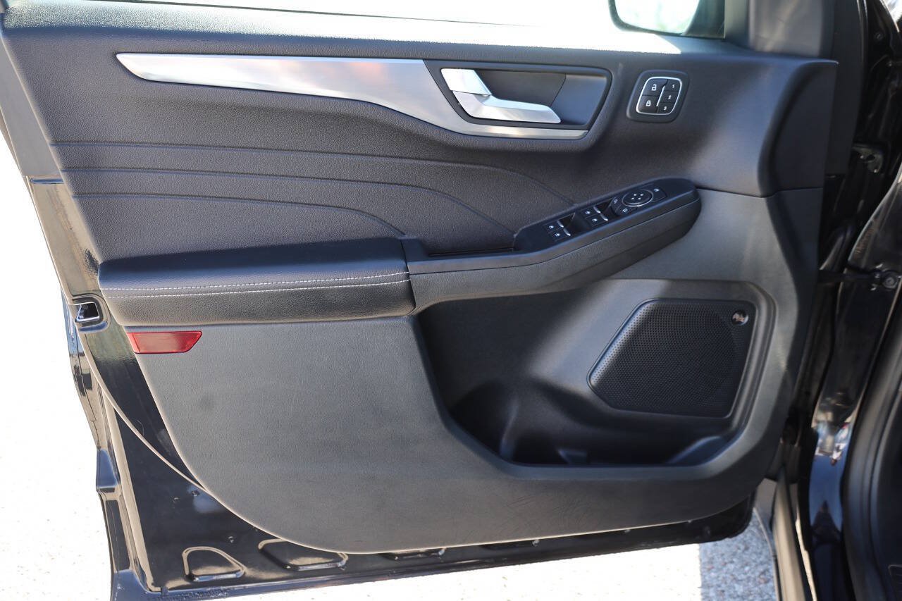 Used 2021 Ford Escape Titanium AWD/4WD image 12