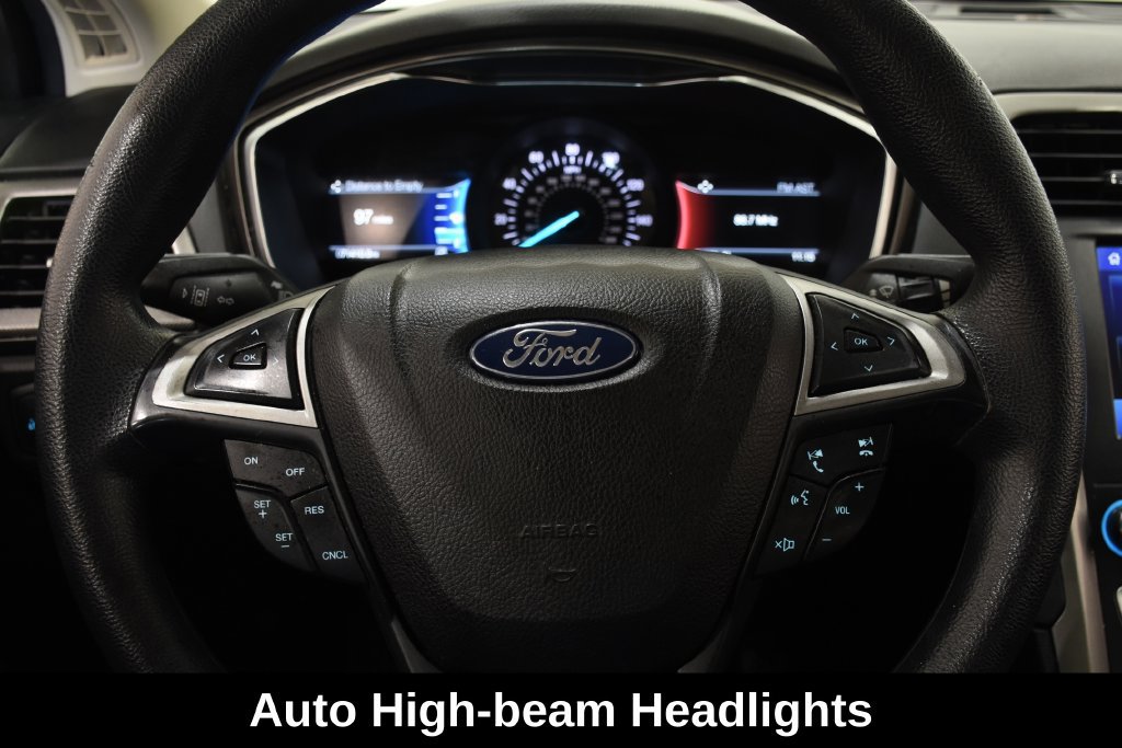 Used 2020 Ford Fusion SE FWD image 15