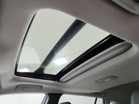 Certified 2022 Toyota Corolla Cross XLE w/ Convenience Package AWD/4WD image 24