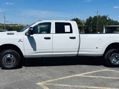Used 2024 RAM 3500 Tradesman w/ Chrome Appearance Group image 5