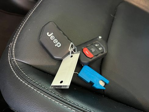 Used 2022 Jeep Wrangler Unlimited Sahara w/ Cold Weather Group image 19