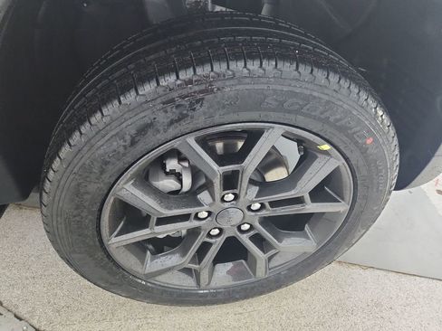 New 2025 Jeep Grand Cherokee Limited image 33