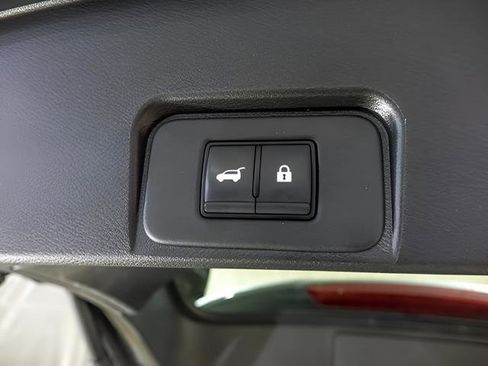 Used 2024 Nissan Rogue SV AWD/4WD image 23