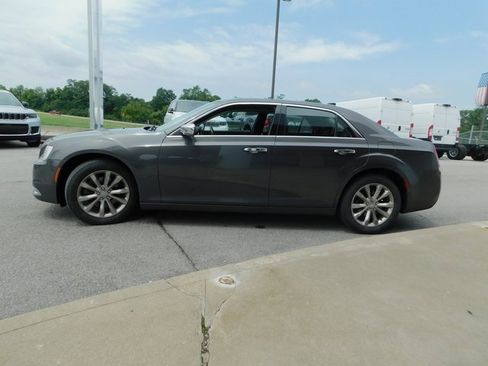 Used 2019 Chrysler 300 Limited w/ Safetytec Plus Group image 36