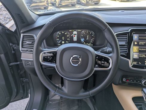 Used 2018 Volvo XC90 T6 Momentum w/ Convenience Package image 16