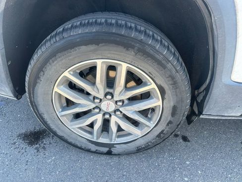 Used 2017 GMC Acadia SLE image 10