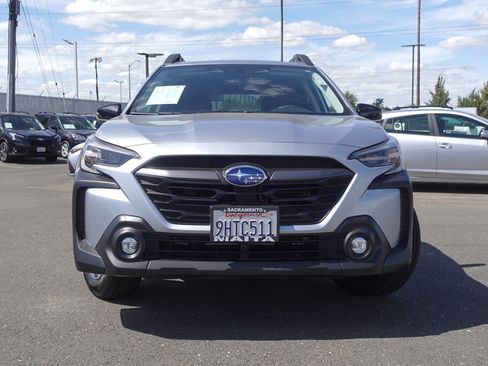 Certified 2024 Subaru Outback Premium AWD/4WD image 3