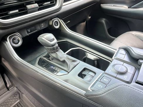 Used 2025 Toyota Grand Highlander AWD image 21