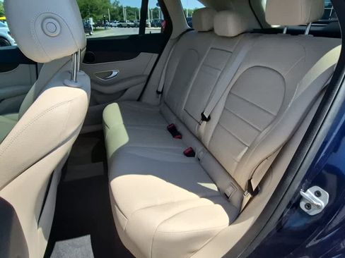 Used 2022 Mercedes-Benz GLC 300 4MATIC image 7
