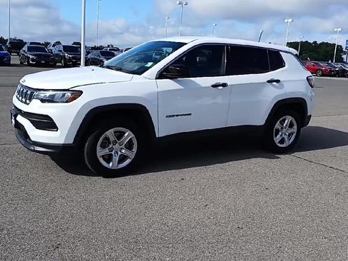 Used 2023 Jeep Compass Sport AWD/4WD image 4