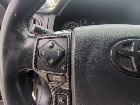 Used 2018 Toyota Tundra Limited w/ Limited Premium Package AWD/4WD image 15