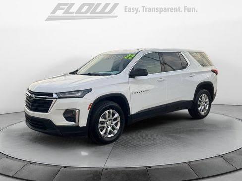 Used 2022 Chevrolet Traverse LS image 3