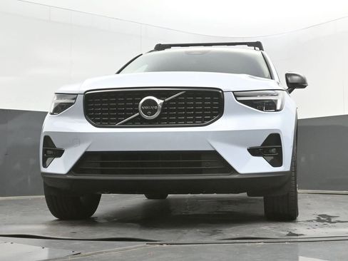 Certified 2025 Volvo XC40 B5 Plus AWD/4WD image 38