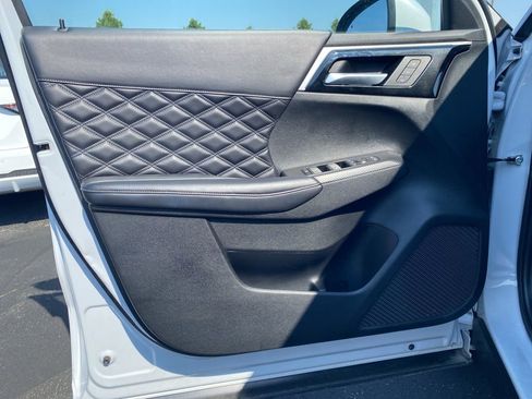 Used 2023 Mitsubishi Outlander SEL image 19