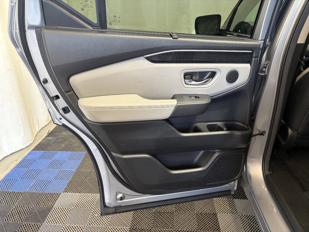 Used 2025 Honda Pilot Elite image 9