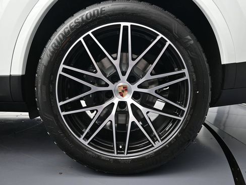Certified 2026 Porsche Cayenne Coupe AWD/4WD image 26