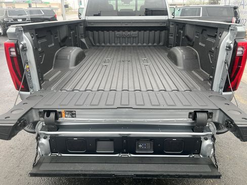Used 2026 GMC Sierra 3500 Denali Ultimate w/ LPO, Black Badging Package AWD/4WD image 9