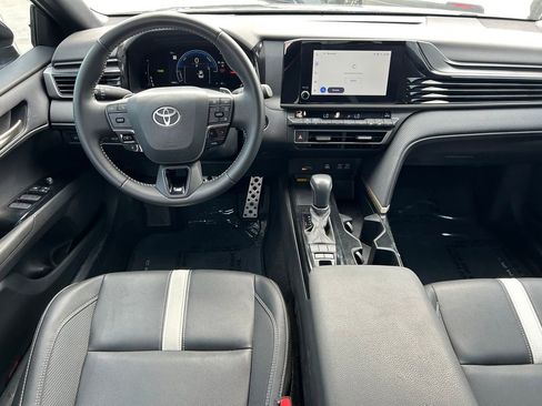 Used 2025 Toyota Camry SE w/ Convenience Package FWD image 16