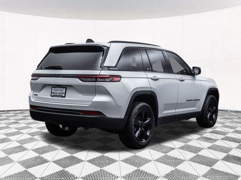 Used 2023 Jeep Grand Cherokee Altitude image 13