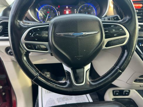 Used 2018 Chrysler Pacifica Touring-L Plus w/ Tire & Wheel Group image 30