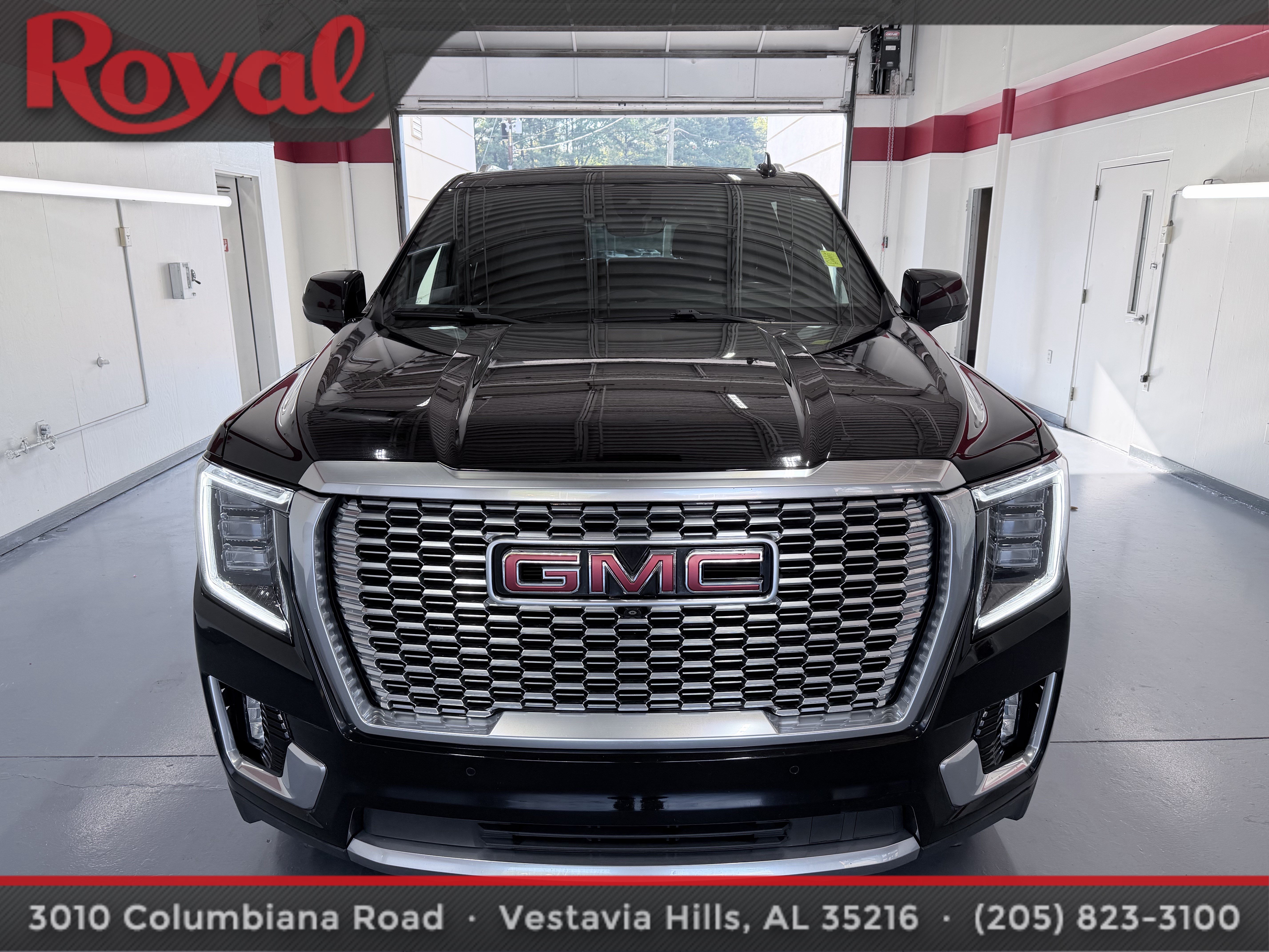 Used 2021 GMC Yukon XL Denali w/ Advanced Technology Package AWD/4WD image 2