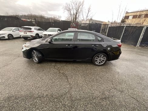 Used 2022 Kia Forte GT-Line w/ GT-Line Premium Package image 5