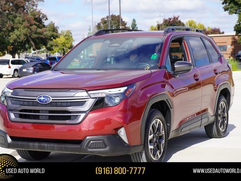 Used 2025 Subaru Forester Premium AWD/4WD image 1